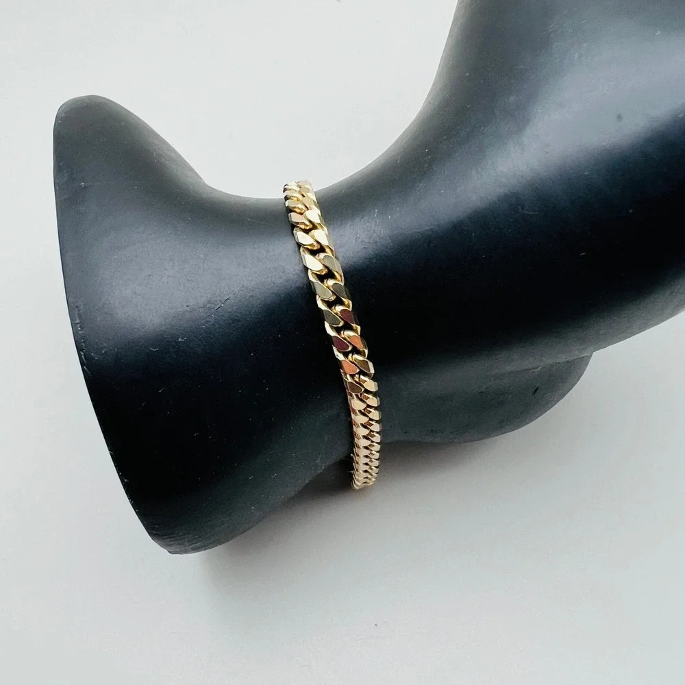 Gold Tone Curb Link Chain Bracelet 7 Inch Lobster Claw Clasp Women Jewelry